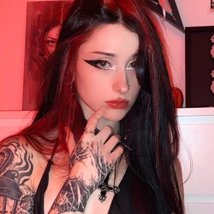 paula OnlyFans dark and sexy content creator