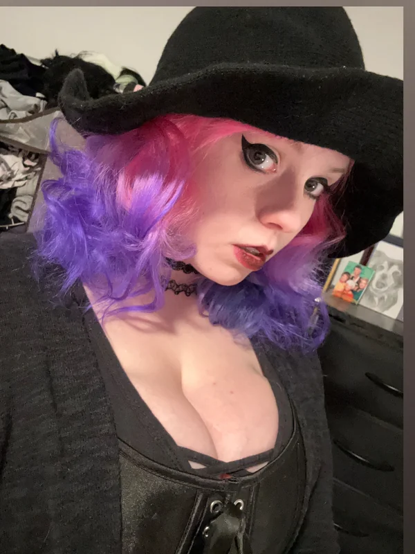 Peachiepiecream OnlyFans adult content creator
