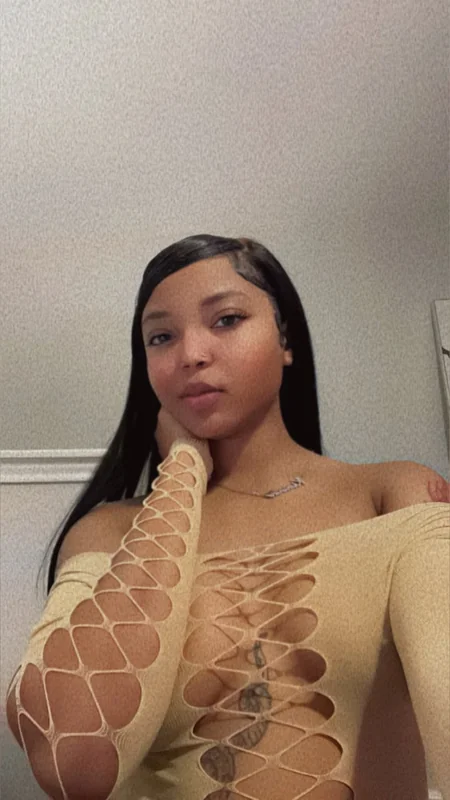 Peavhes OnlyFans creator profile