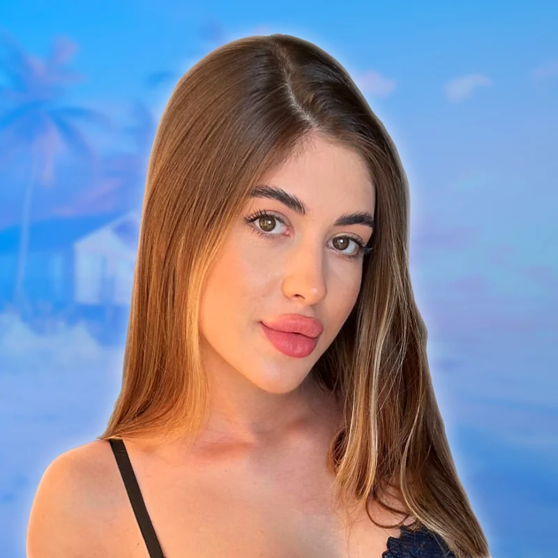 Sophie OnlyFans creator with enticing content