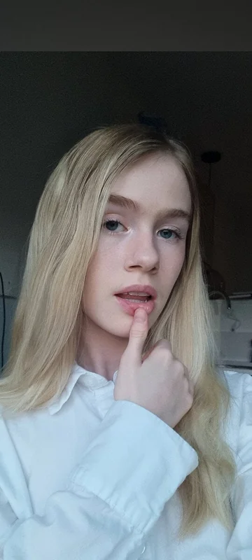 Petiteelisexcx OnlyFans creator with engaging personality