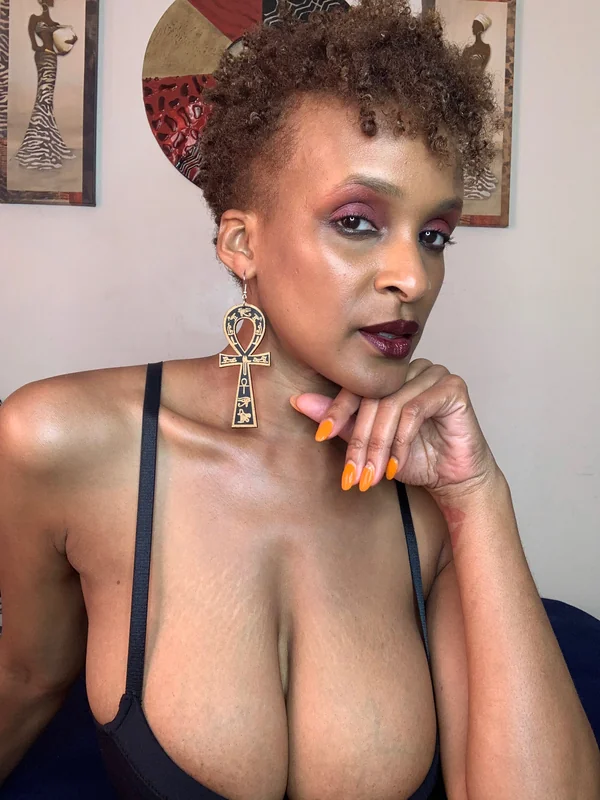 Physique2u OnlyFans creator with sexy content