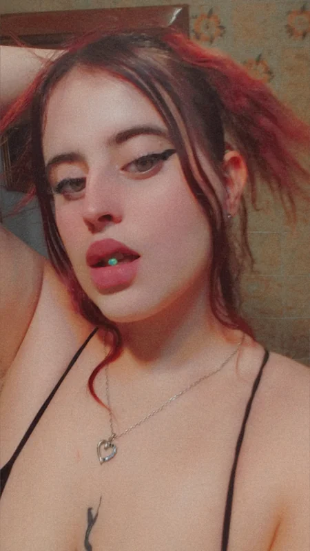 Pigtynai OnlyFans creator with daring content.