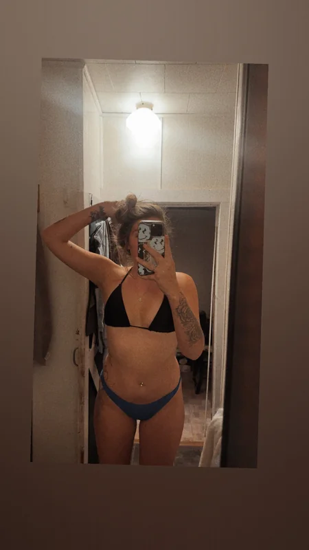 r baby OnlyFans blonde tattooed creator
