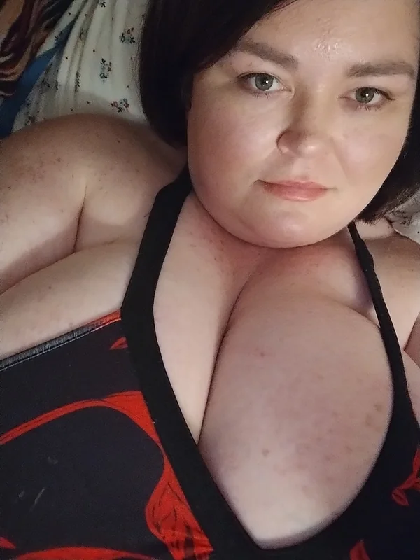Plum Jewels OnlyFans creator with stunning content