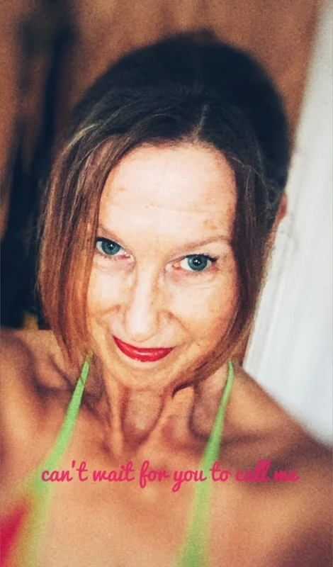 Poppy Bee OnlyFans creator showcasing her sexy style.