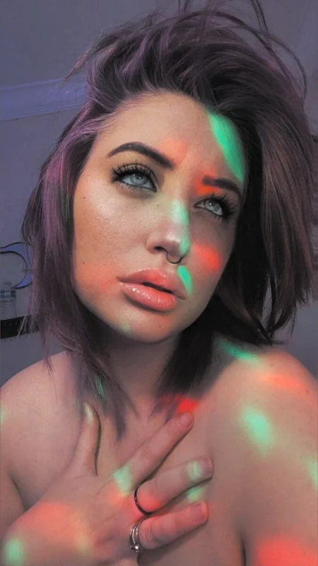 Poppy OnlyFans creator with engaging content