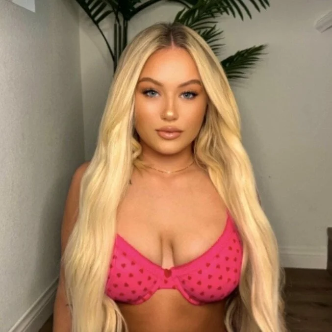 Presleyswrld OnlyFans Curvy Blonde
