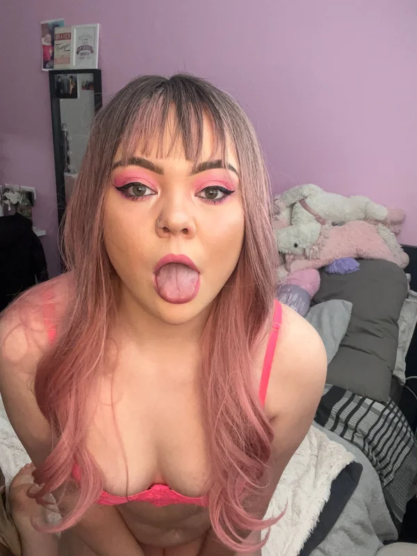Prettykink72 OnlyFans creator with irresistible appeal