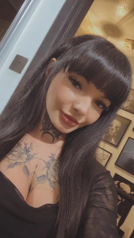 Pretty Little Jem FREE OnlyFans tease model
