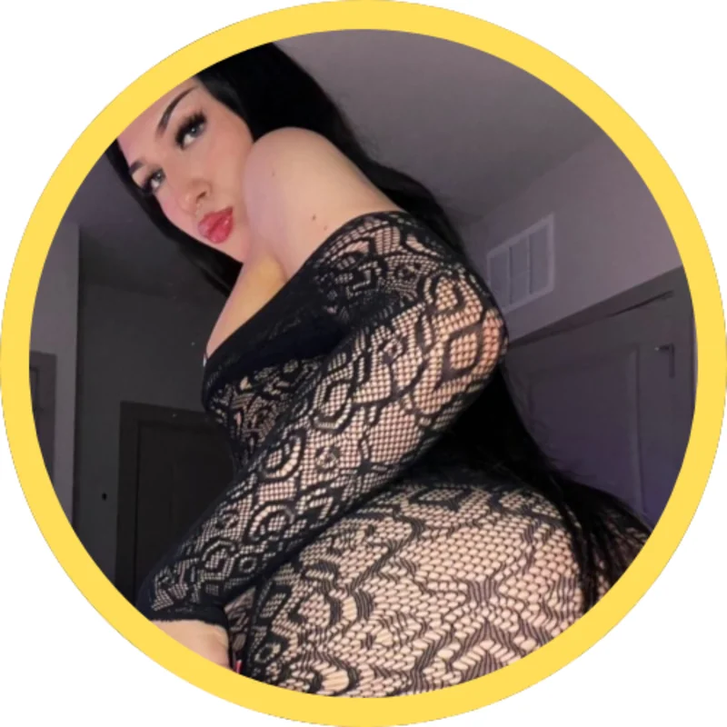 PrettyPinkUzii OnlyFans creator with engaging personality