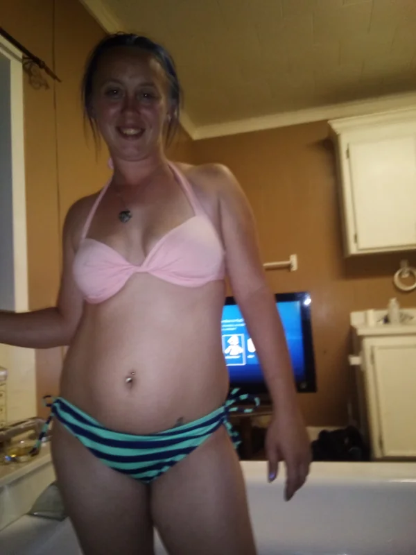 Violet Iris OnlyFans creator with enticing content