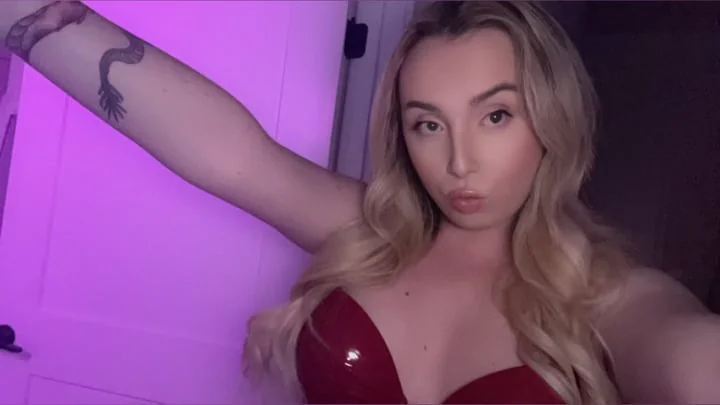 Princesszoeymia OnlyFans blonde tattooed creator