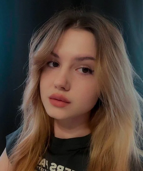 purebeautye OnlyFans creator with intimate content