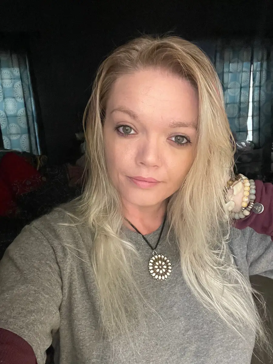 E OnlyFans exclusive creator profile photo