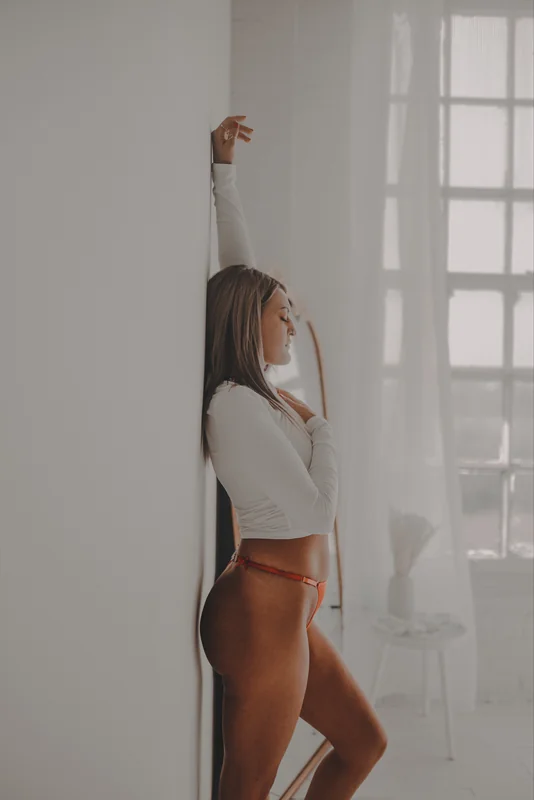 KB OnlyFans big ass tattooed creator
