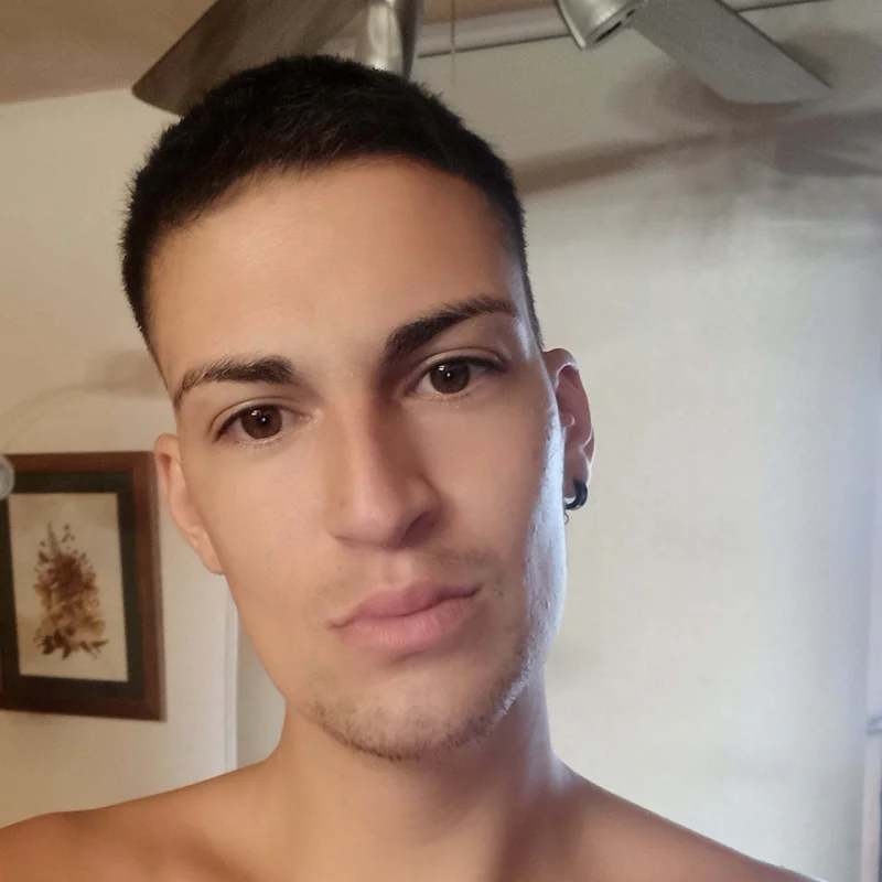 Raelgoza OnlyFans creator with exclusive content