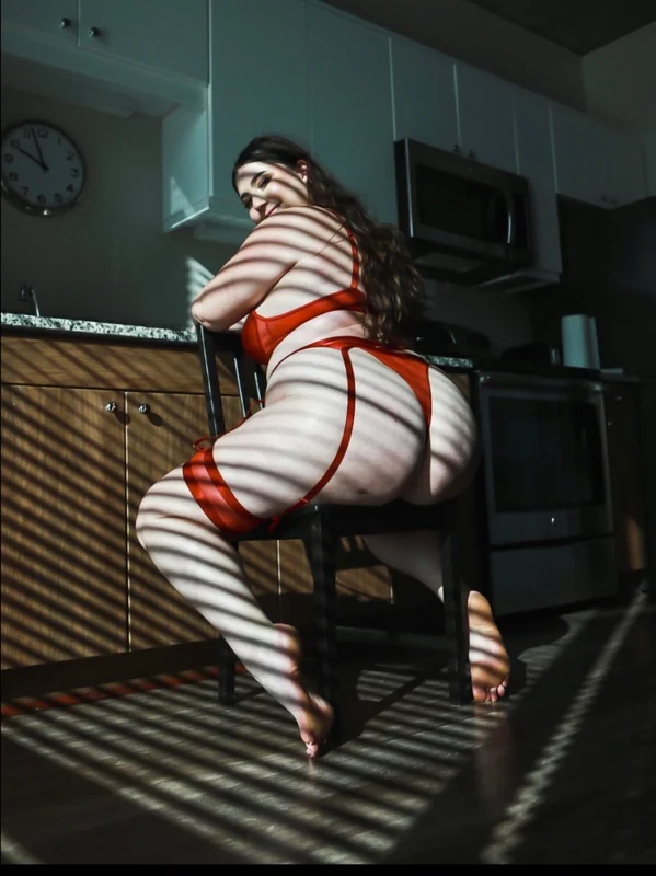 spitgoddess OnlyFans 6ft Goddess