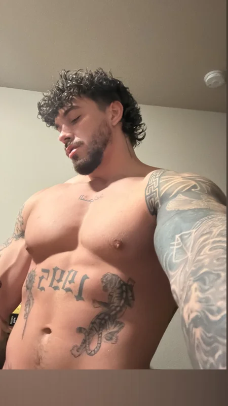 Raphaelsplayground2 OnlyFans creator with exclusive content.