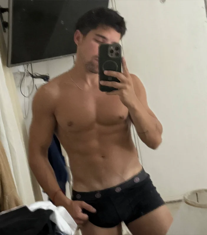 Ravenboy OnlyFans creator with personalized content