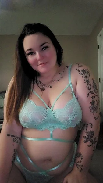 ravenlee302 OnlyFans mom bod creator