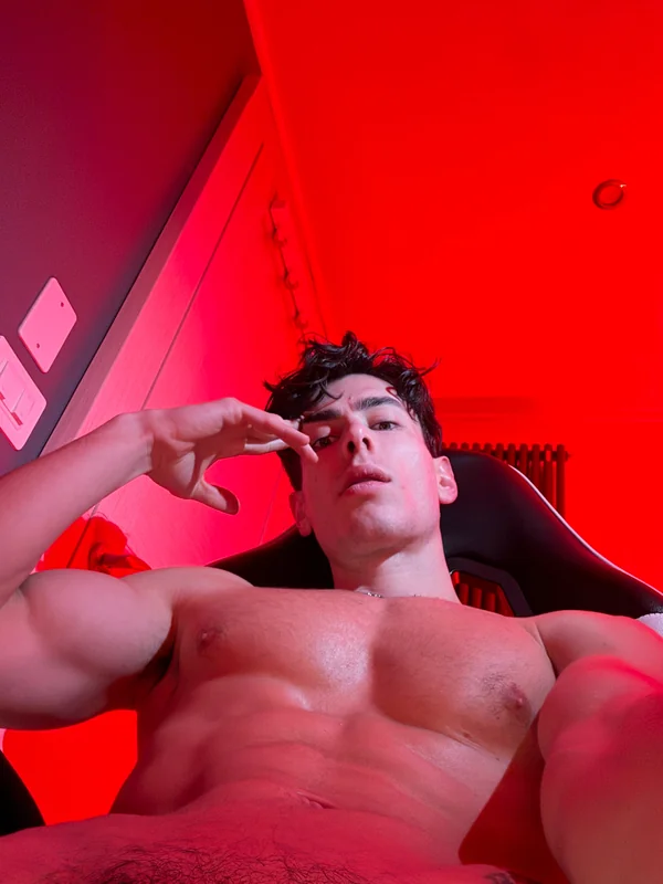 Realemanueleof OnlyFans Italian creator