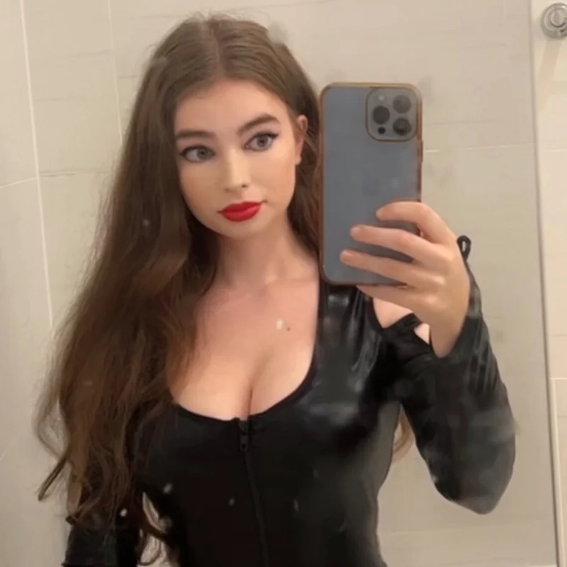 Cait OnlyFans Brunette Creator
