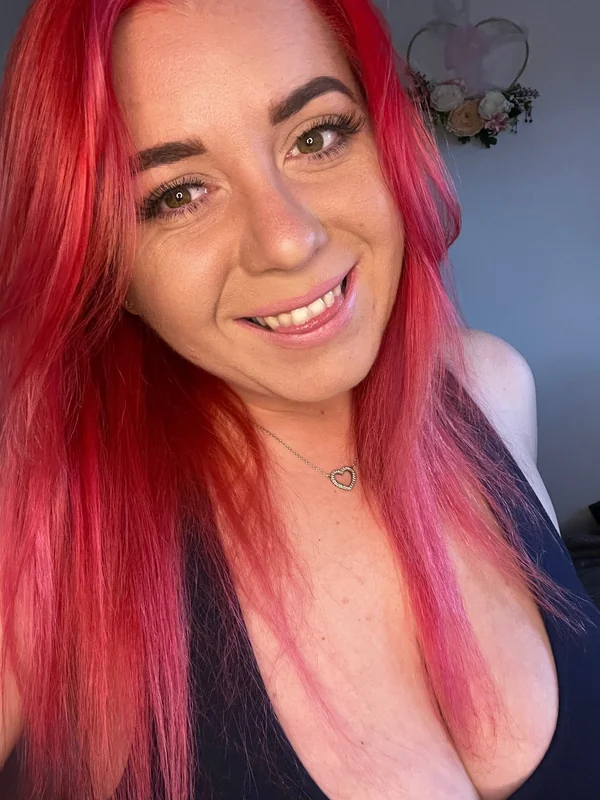 Tilly ❤️ on OnlyFans, British creator with green eyes