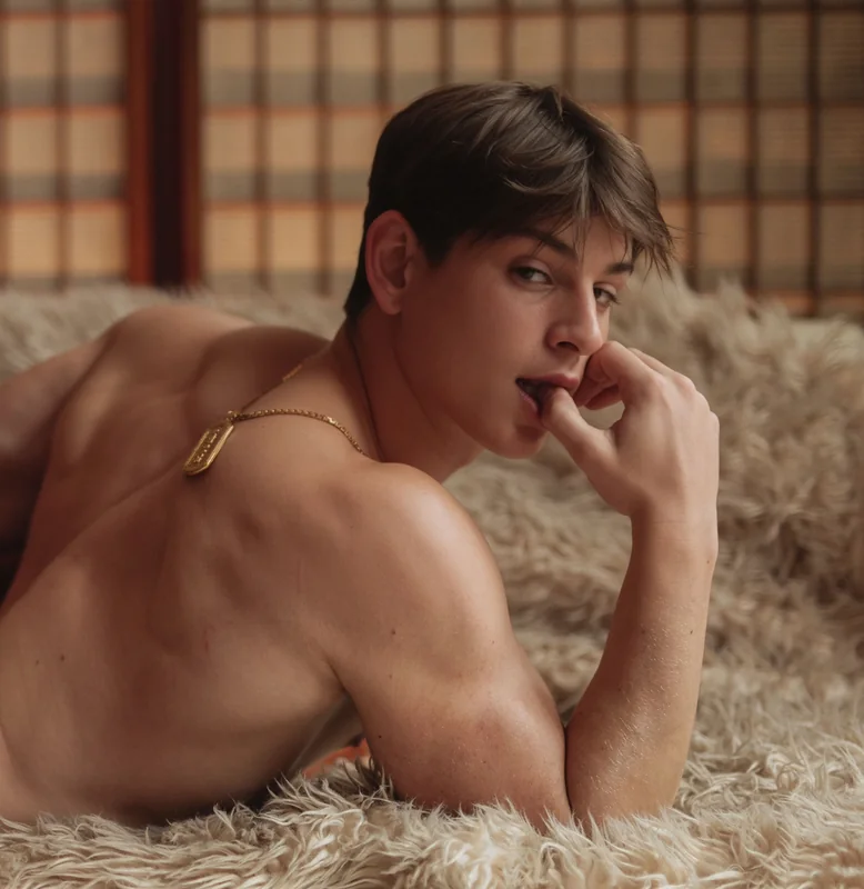 Reno Gold OnlyFans male creator with explicit content