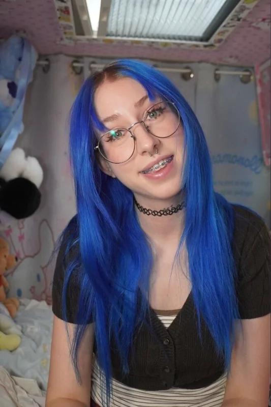 Rileybluebell OnlyFans creative content creator