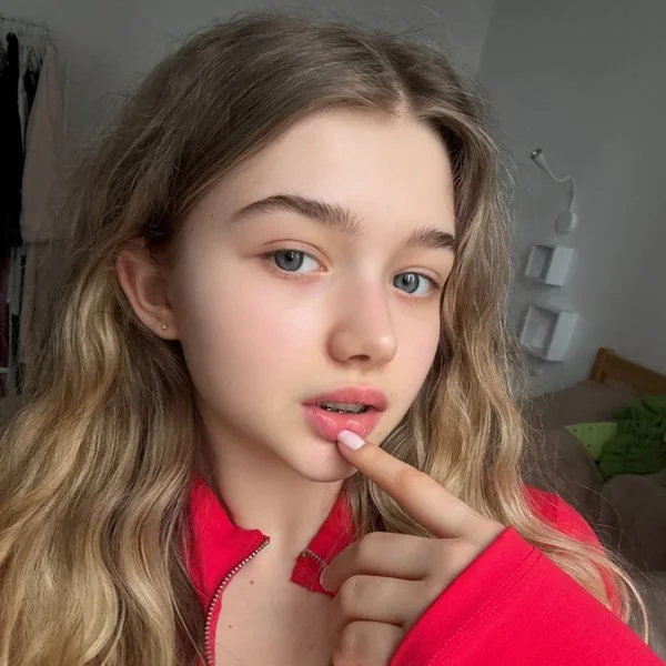 rinacute OnlyFans confident creator