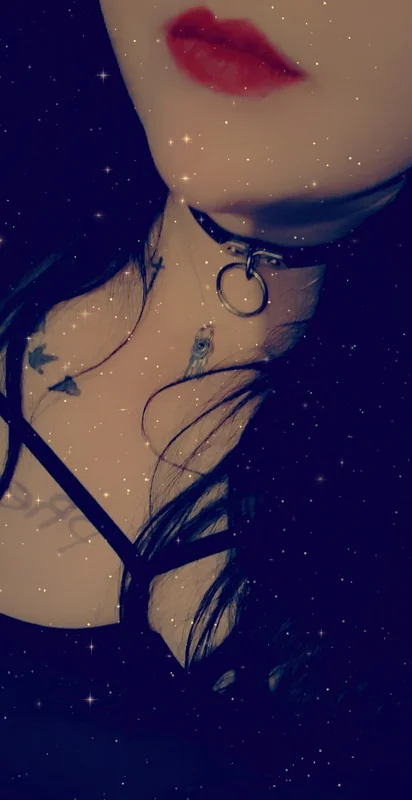 Rixxilea OnlyFans creator with custom content