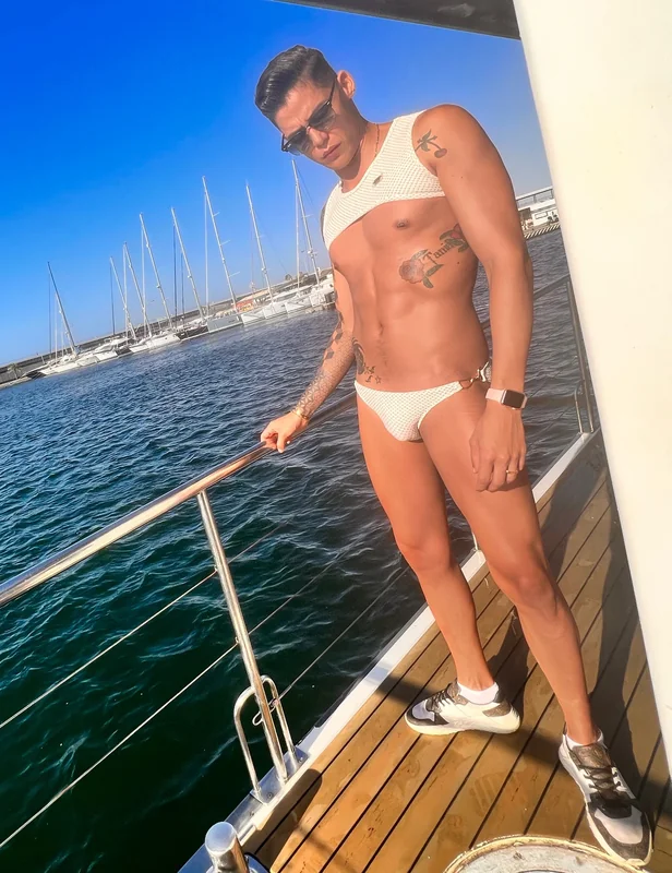 Roiifinol OnlyFans creator profile with exclusive content