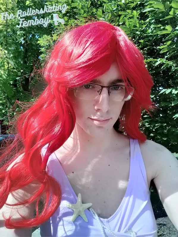 RollerskatingFemboy Free OnlyFans with red hair