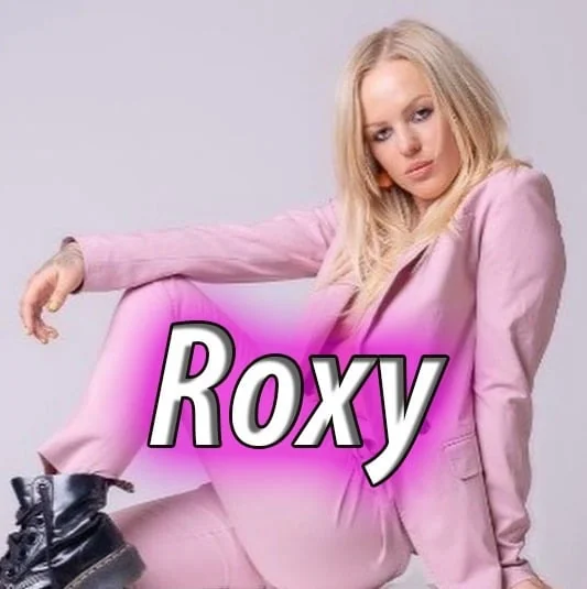 Roxy Rogue FREE OnlyFans glamorous blonde