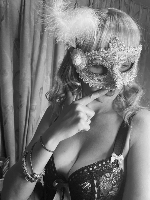 Roxysensualfree OnlyFans petite UK housewife