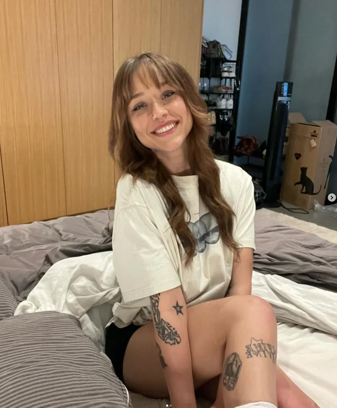 Sabrina OnlyFans profile featuring tattooed brunette