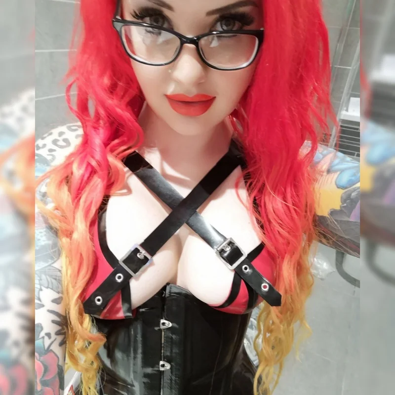 Saffireroxx OnlyFans creator with exciting content