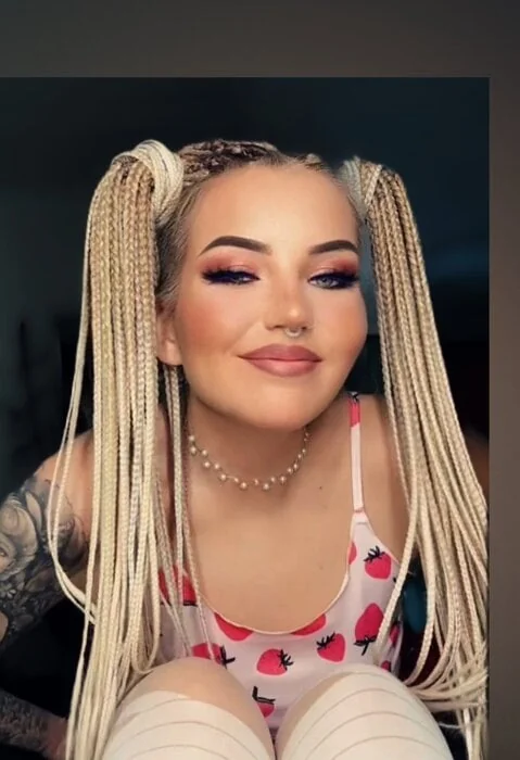 Saltybabyvivien OnlyFans creator with unique content