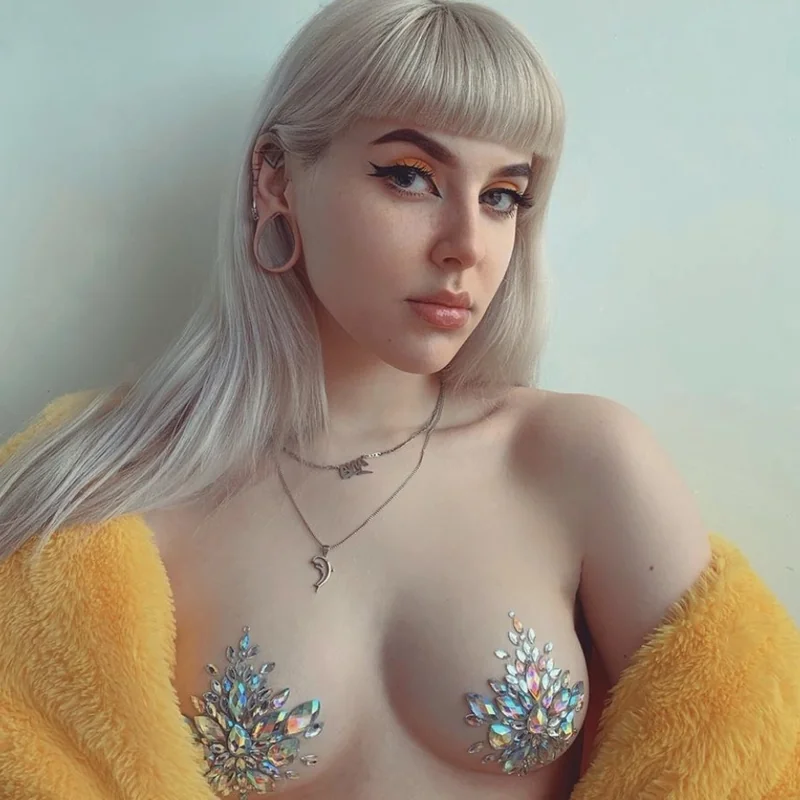 Salvia Tate OnlyFans blonde alternative creator