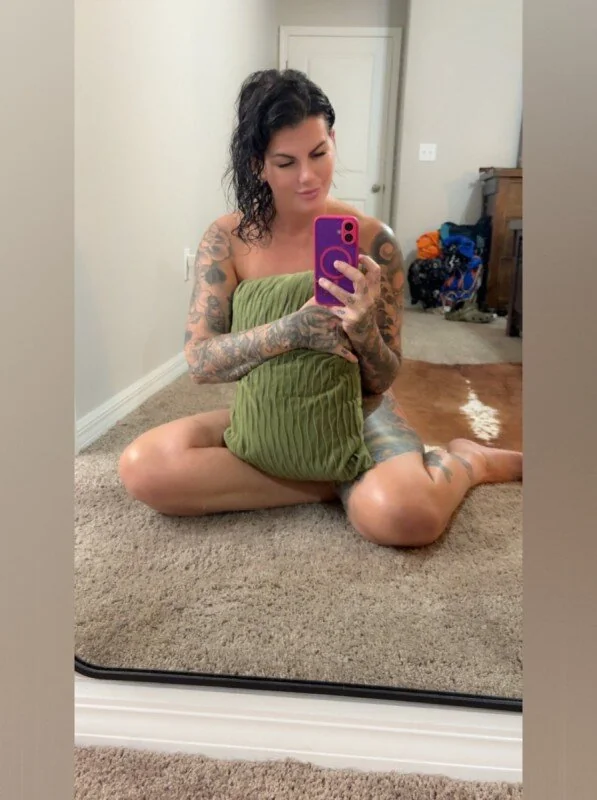 Samantha Fox OnlyFans creator with captivating content