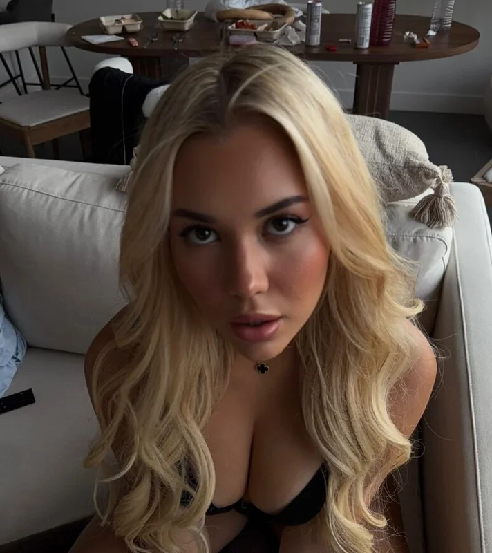 Samantra OnlyFans creator showcasing exclusive content