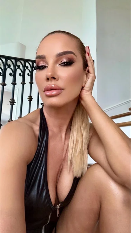 Club Sandy OnlyFans Glamorous Blonde