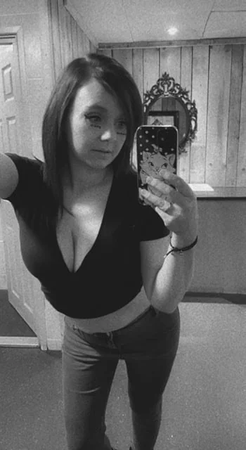Saphiremoon OnlyFans with curvy figure