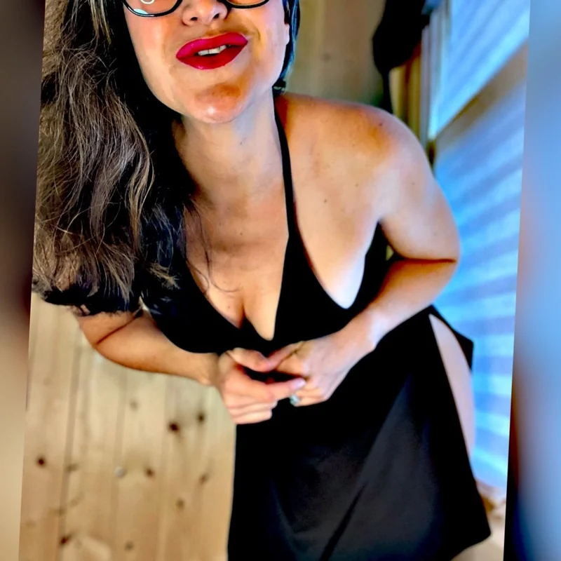 Sarah Anne Sweetie OnlyFans creator with daily content