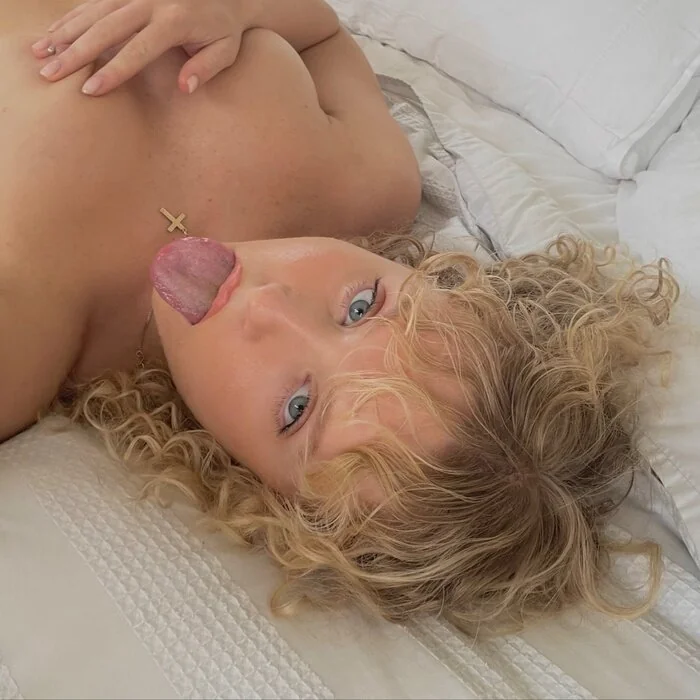 Sarah Thomas OnlyFans creator with exclusive content