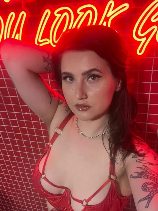 Sasha OnlyFans creator with exclusive content