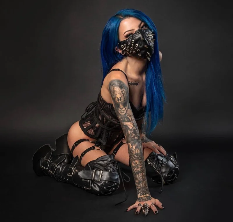 Justine on OnlyFans alternative model