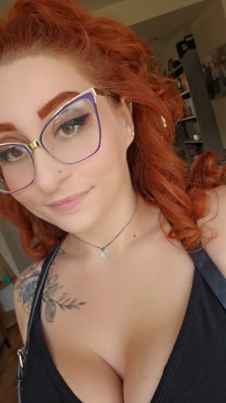 Saucyshort OnlyFans curvy British redhead