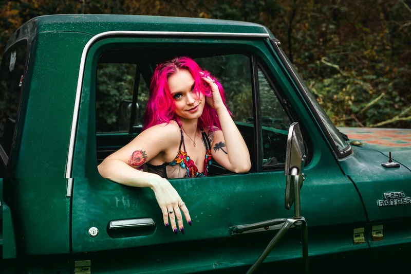 Savanna Street OnlyFans with pink hair